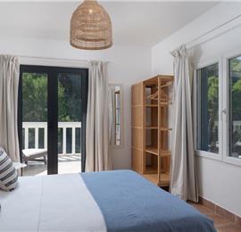 6 Bedroom villa with infinity pool set in a stunning bay near Hvar town on Hvar Island sleeps 10-12